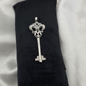 Elegant Luxury Sterling Silver 925 Fleur De Lis Key Pendant